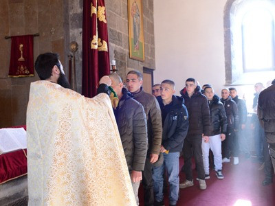 Մարտունուց Հայոց բանակ մեկնող նորակոչիկները ստացան քահանաների օրհնությունը
