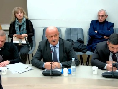 Депутаты от правящей партии поспорили во время обсуждения скандального законопроекта
