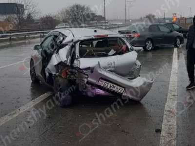 Արարատի մարզում Nissan-ը բախվել է գովազդային վահանակի սյանը, կոտրել այն ու կողաշրջվել․ վիրավոր կանայք հոսպիտալացվել են