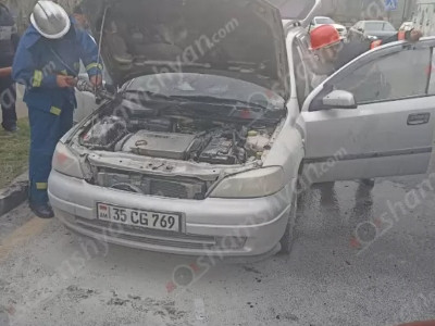 «Վերնիսաժի» մոտ հրդեհ է բռնկվել Opel-ում. օպերատիվ են գործել հրշեջ-փրկարարներն ու պարեկները