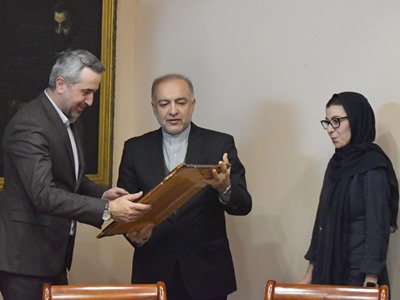 Իրանի դեսպանն ու մշակույթի կցորդն այցելել են Մատենադարան