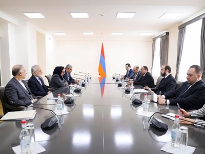 Мирзоян и Харази обсудили вопросы сотрудничества