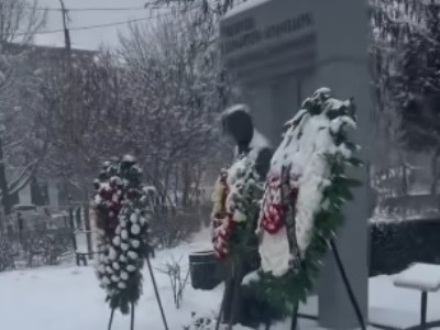 Wreaths toppled at Yerevan monument to children of besieged Leningrad 