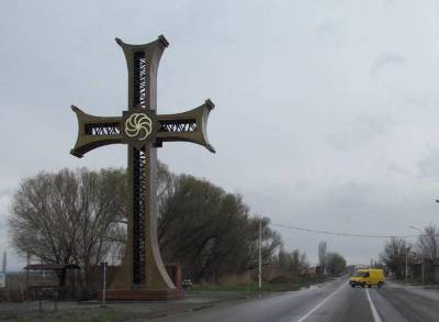 «Հրապարակ». Խաչերն ու հուշակոթողներն են հանում