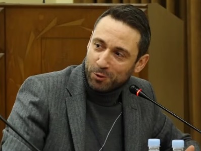 «Կարող էինք տրակտորներով բոլորը քանդել». Մարությանը պատմեց, թե ինչու Օպերայի հարակից այգին լրիվ չազատվեց սրճարաններից
