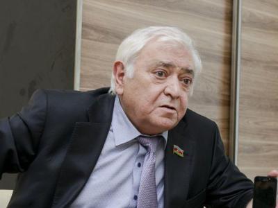 Ադրբեջանցի պատգամավորը սպառնում է Մակրոնին եւ պարծենում հայաթափված Արցախի «նորոգված եկեղեցիներով»