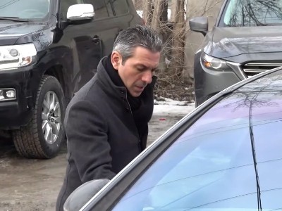 «Չգիտեմ, չեմ շփվել հորս հետ». «Սիներջիի» տնօրենի որդին դատարանի բակում էր