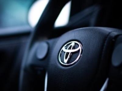 Toyota and General Motors recall older model cars because of airbag problems