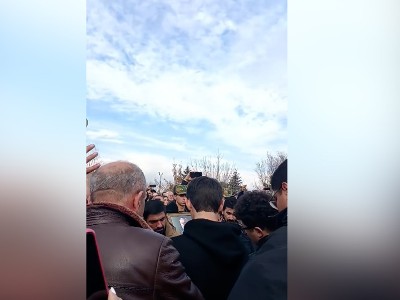 «Եռաբլուրում» ազգային երգերի եւ պարերի ներքո հրաժեշտ տվեցին Գագիկ Գինոսյանին
