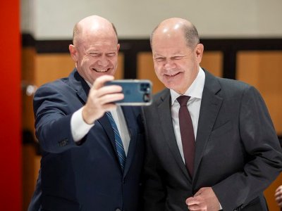 Germany Chancellor Scholz meets his ‘twin’ during US visit