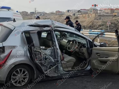 Արծվի արձանի մոտ Nissan-ը բախվել է երկաթե արգելապատնեշին, մի քանի պտույտ շրջվել և հայտնվել հանդիպակաց գոտում