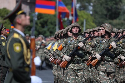 «Փաստ». «Ռուսականությունից» ձերբազատվելու ճանապարհին զինվորների ավանդական «ուռա»-ն դարձնում են «կեցցե»