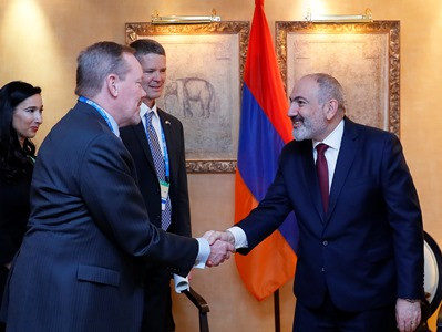 Pashinyan discusses cooperation in field of digitalization with vice presidents of AWS