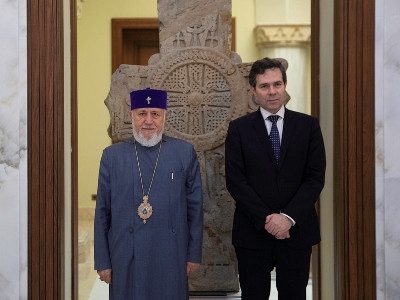 Ամենայն Հայոց Կաթողիկոսն ընդունել է Հունաստանի նորանշանակ դեսպանին
