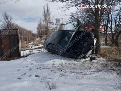 Հրազդանի նախկին «Գայի պոստի» դիմաց Toyota-ն կողաշրջվել է՝ բախվելով ցանկապատին