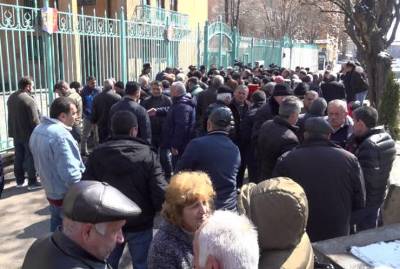 «Հրապարակ». Արցախցիները պահանջում են կենսաթոշակային գումարները. ԿԲ-ն հապաղում է