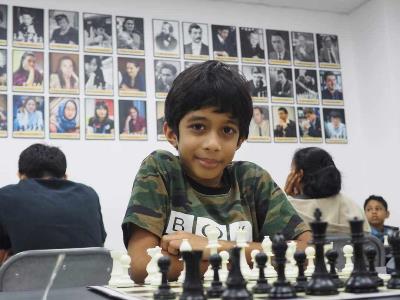 8-year-old prodigy from Singapore sets chess record by defeating grandmaster 30 years his senior