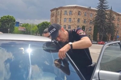 «Ժողովուրդ». Մգեցված ապակիներով մեքենայի վարորդը շահել է դատը․ օրենքում բացի պատճառով քաղաքացիներին չեն կարող տուգանել