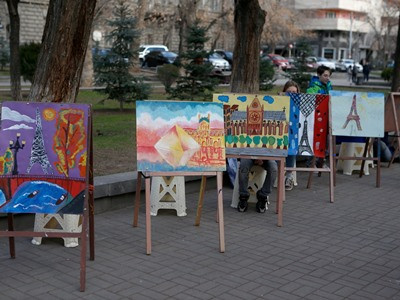 Ֆրանսիայի ազգային հերոս Միսաք Մանուշյանի մահվան 80-րդ տարելիցի օրը, Երևանում անցկացվել է բացօթյա հուշ-ցերեկույթ