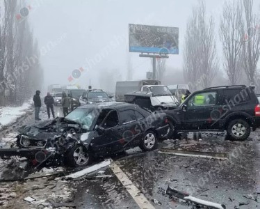 Չարենցավանի արագաչափի մոտ բախվել են Mercedes-ն ու Mitsubishi-ն. կան վիրավորներ