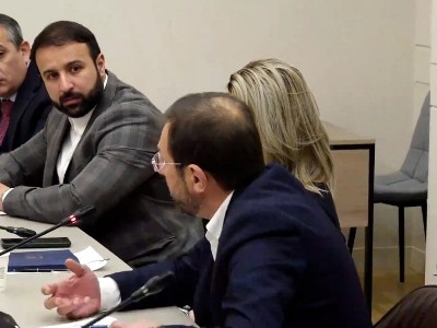 Գեներալը չի կարող «տուռնիկի» վրա լինել, զինվորականների միջև չի կարող հավասարություն լինել. Գեղամ Մանուկյան