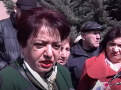 Жители квартала Конд Еревана провели акцию протеста у здания столичной мэрии: Мы избрали Авиняна – мы его и выкинем