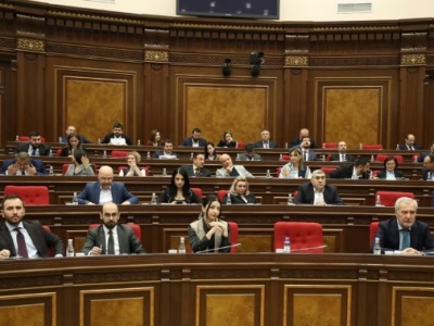 В парламенте проходит закрытая встреча Никола Пашиняна с депутатами «Гражданского договора»
