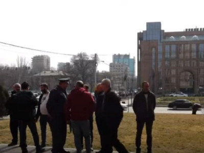 Ով գալիս է, ոնց որ ժողովրդից ուզի վրեժ լուծի. թող մեր հետ խուլիգանի պես չվարվեն. Նոր Նորքի բնակիչ