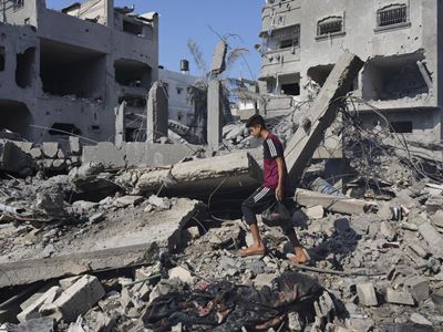 Iranian and Saudi foreign ministers discuss plans to resolve the situation in Gaza