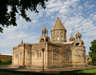 Մեծ պահքը կիսվեց. այսօր Միջինք է. հայ տանտիկիններն ավանդական բաղարջն են թխում ու մեջը մետաղադրամ դնում