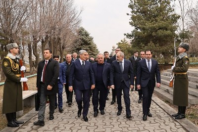 «Փաստ». Պինդ պահեք... շողքը կամ հոգեվարք ապրող բռնատիրական ռեժիմ