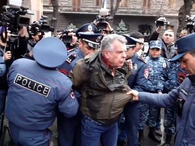 Man pours gasoline on himself, wanted to set himself on fire outside Armenia government building
