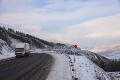 Ախուրյանի, Արթիկի, Հրազդանի, Սևանի, Դիլիջանի տարածաշրջաններում և Սիսիանի «Զանգերում» թույլ ձյուն է տեղում