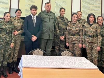 Посол Франции: Женский батальон является символом развивающейся армии