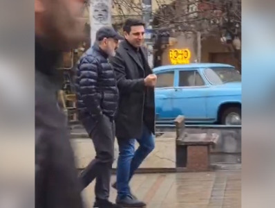 Ալեն Սիմոնյանը շնորհակալություն է հայտնել քաղաքացուն, որ իրեն ու Փաշինյանին փողոցում նկարել է