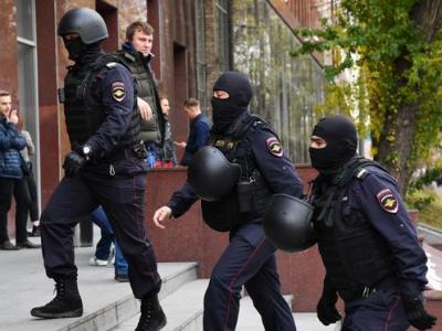 В нескольких городах России проходят обыски у антивоенных художников и активистов