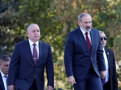 Никол Пашинян ответил экс-министру обороны публикацией видео в соцсети TikTok