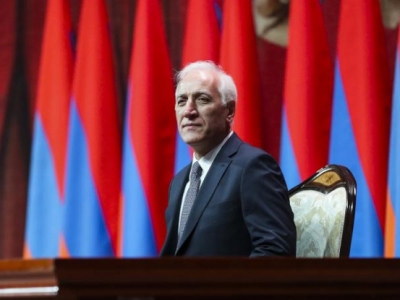 Президент РА направил поздравительное послание Папе Римскому Франциску