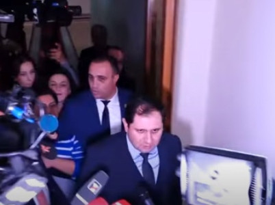 Министр обороны Армении на ходу опроверг разговоры о приказе не стрелять в противника