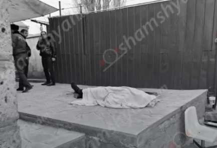 В Гюмри во дворе дома убили мужчину: по подозрению в преступлении разыскивается сосед