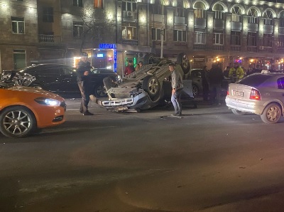 Крупное цепное ДТП в Ереване: столкнулось 4 автомобиля