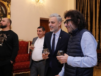 «Ձեր գործունեությամբ նոր շունչ ու կենսականություն եք բերել թատրոն». Կարեն Դուրգարյանը նշում է 55-ամյակը