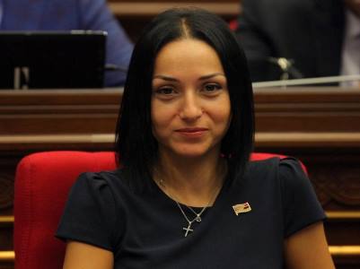 Цовинар Варданян выдвинута на должность председателя постоянной комиссии по финансово-кредитным и бюджетным вопросам