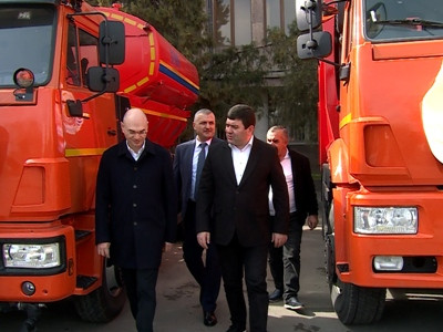 Микаел Варданян подарил общине Масис уборочные машины и 230 мусорных баков на сумму 117 млн драмов