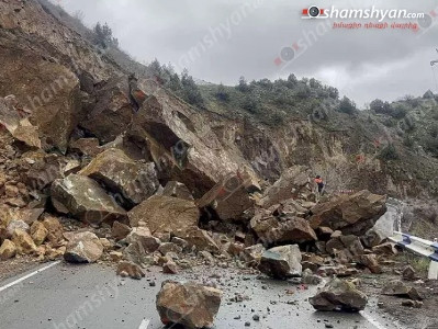 Оползень перекрыл дорогу на Джермук