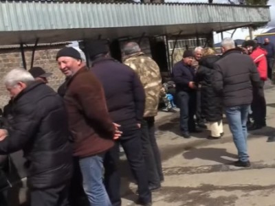 Жители Воскепара созвали собрание: Нам нечего сдавать врагу, мы будем жить здесь, здесь и умрем!