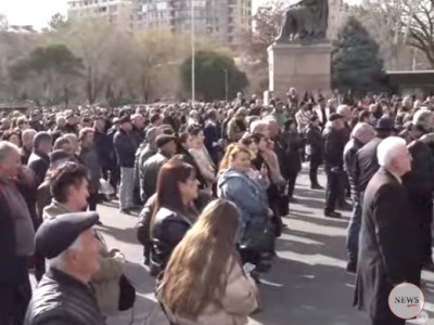 В Ереване проходит митинг арцахцев