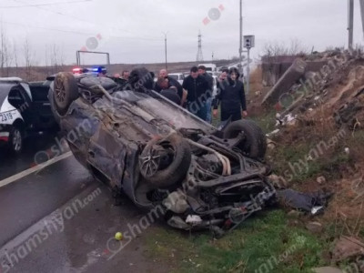 Խոշոր ավտովթար Արմավիրի մարզում. բախումից հետո մեքենաներից մեկը գլխիվայր շրջվել է, կա վիրավոր