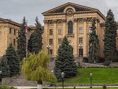 В НС обсудили программы социальной помощи вынужденным переселенцам из Нагорного Карабаха