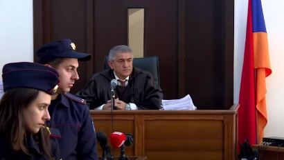 Կացարանում զոհված 15 զինվորի գործով նիստը պարբերաբար լարվում է․ դատարանը զոհվածների ծնողների նկատմամբ սանկցիա կիրառեց